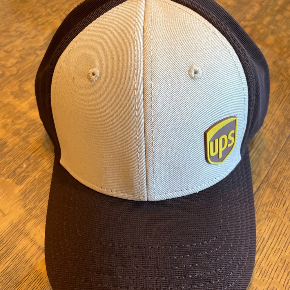 New UPS two tone BASEBALL hat A10